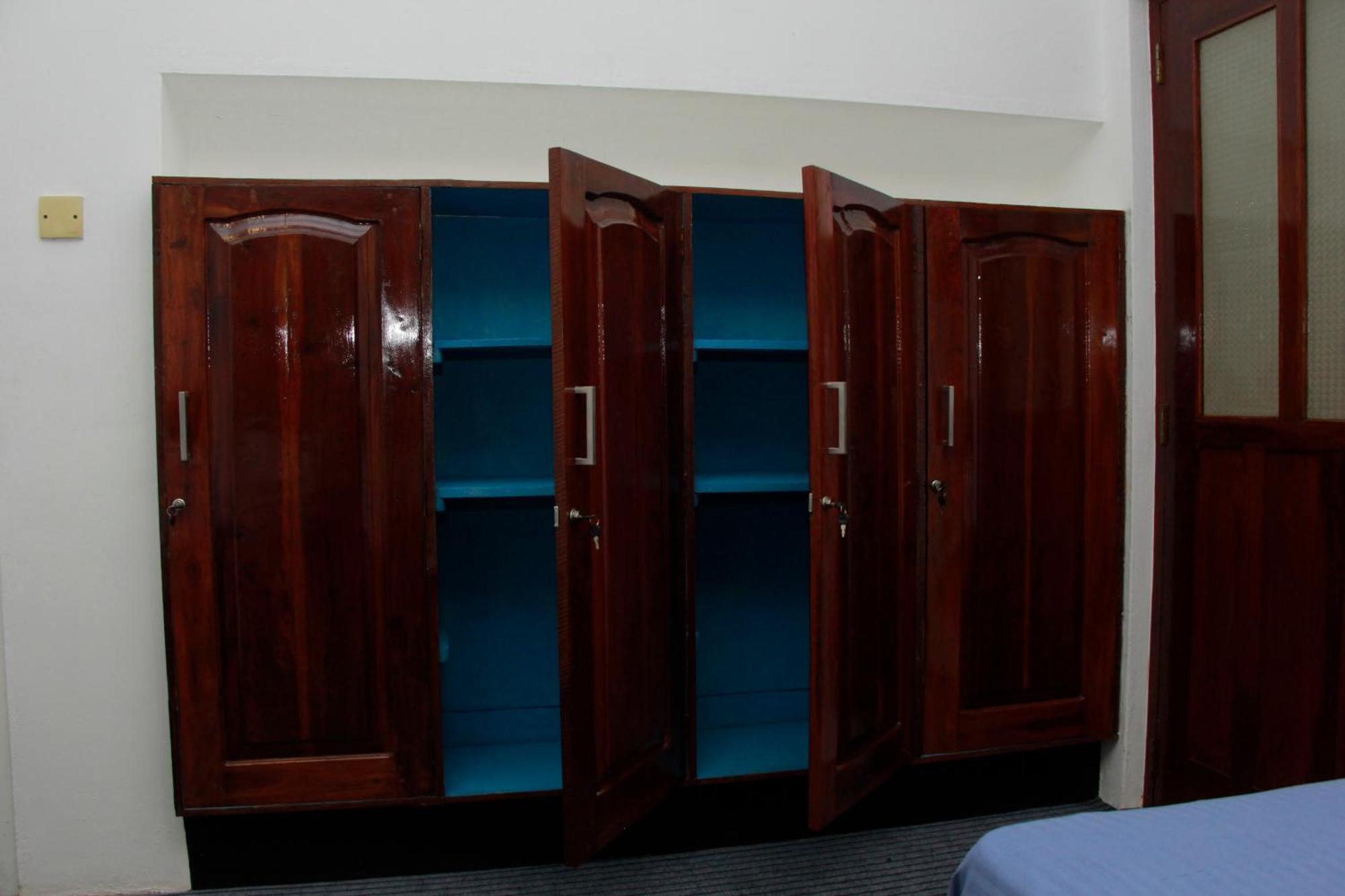 Traveler'S Haven Hostel At Colombo Intl Airport คาตุนายากา ภายนอก รูปภาพ