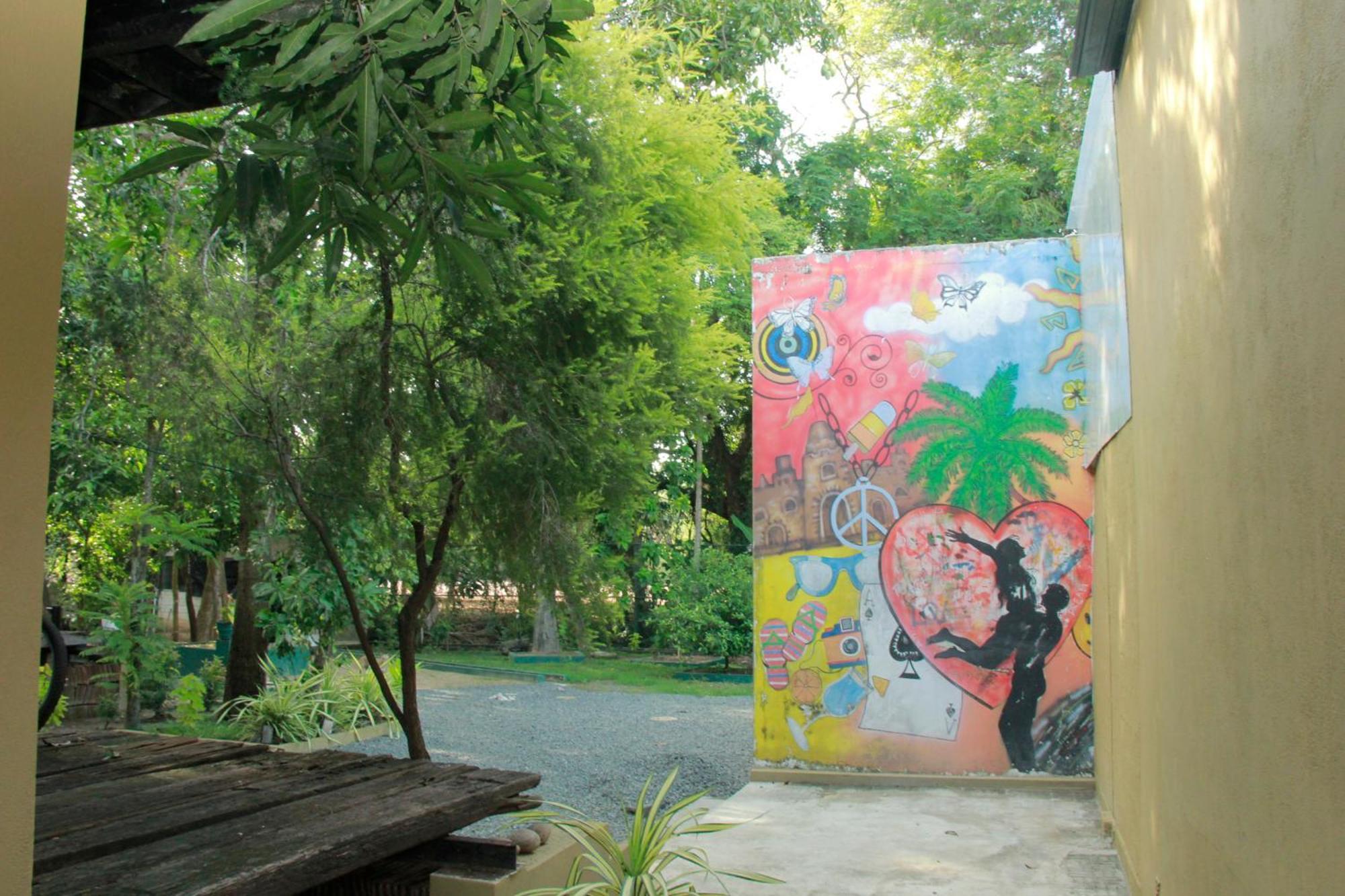 Traveler'S Haven Hostel At Colombo Intl Airport คาตุนายากา ภายนอก รูปภาพ