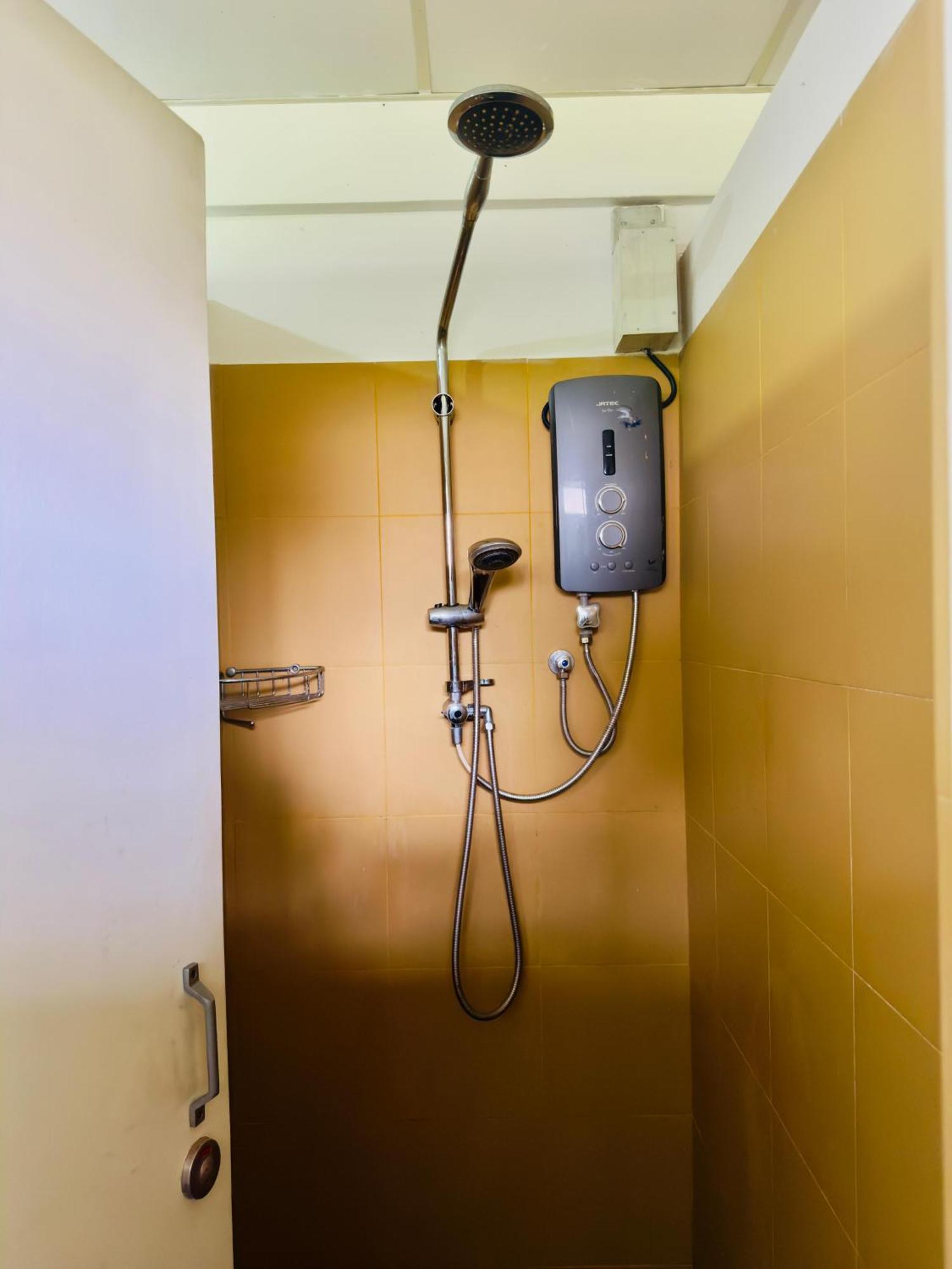 Traveler'S Haven Hostel At Colombo Intl Airport คาตุนายากา ภายนอก รูปภาพ