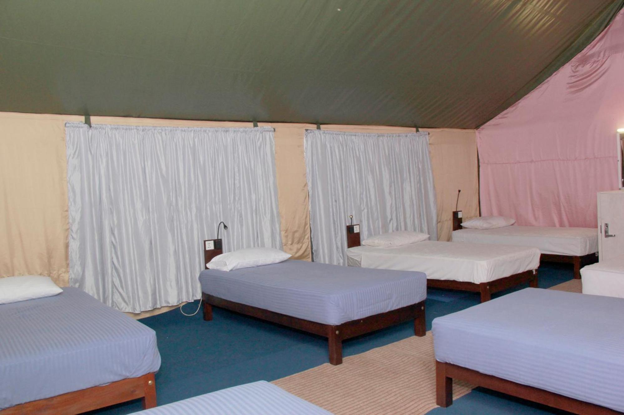 Traveler'S Haven Hostel At Colombo Intl Airport คาตุนายากา ภายนอก รูปภาพ