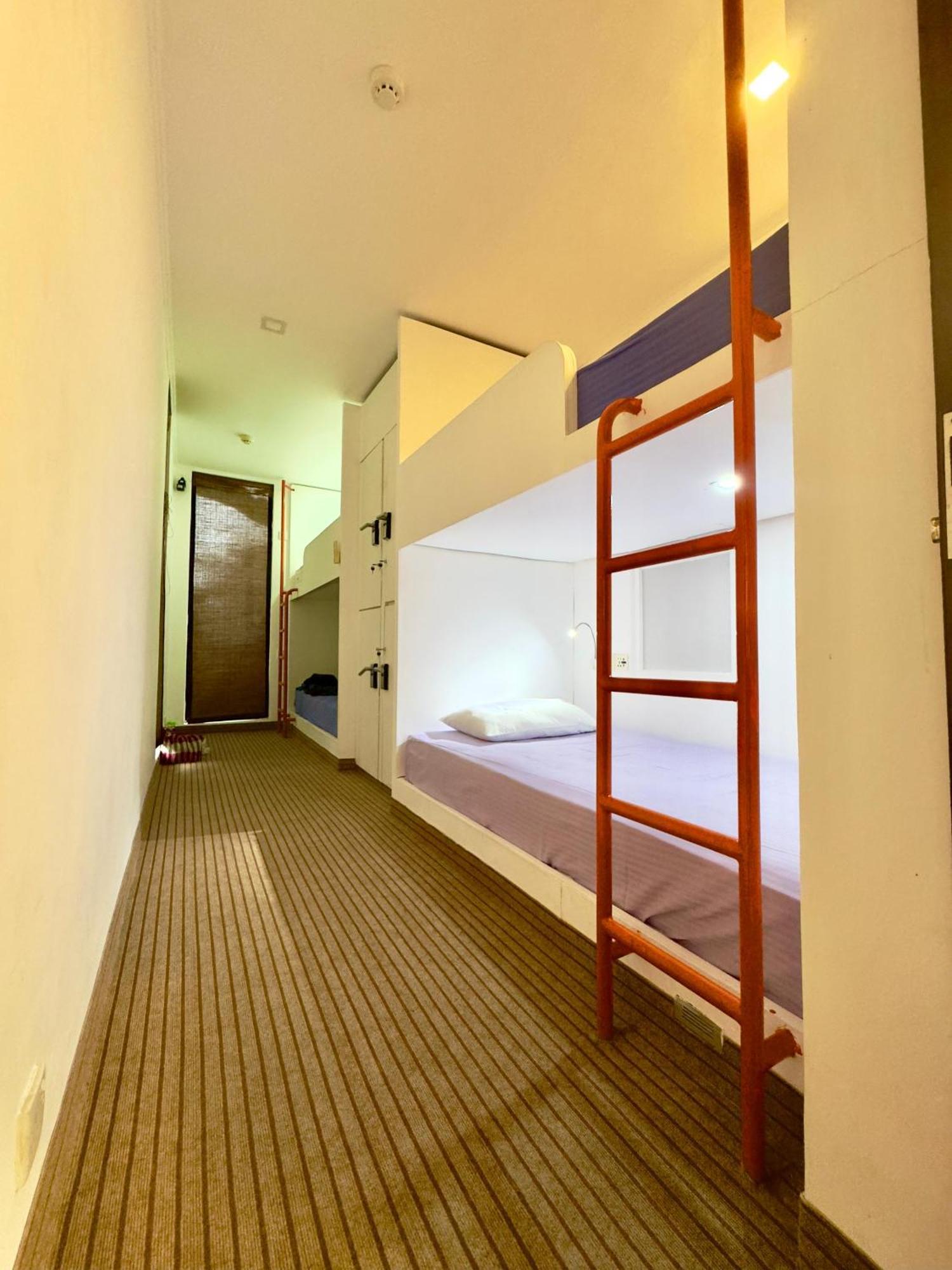Traveler'S Haven Hostel At Colombo Intl Airport คาตุนายากา ภายนอก รูปภาพ