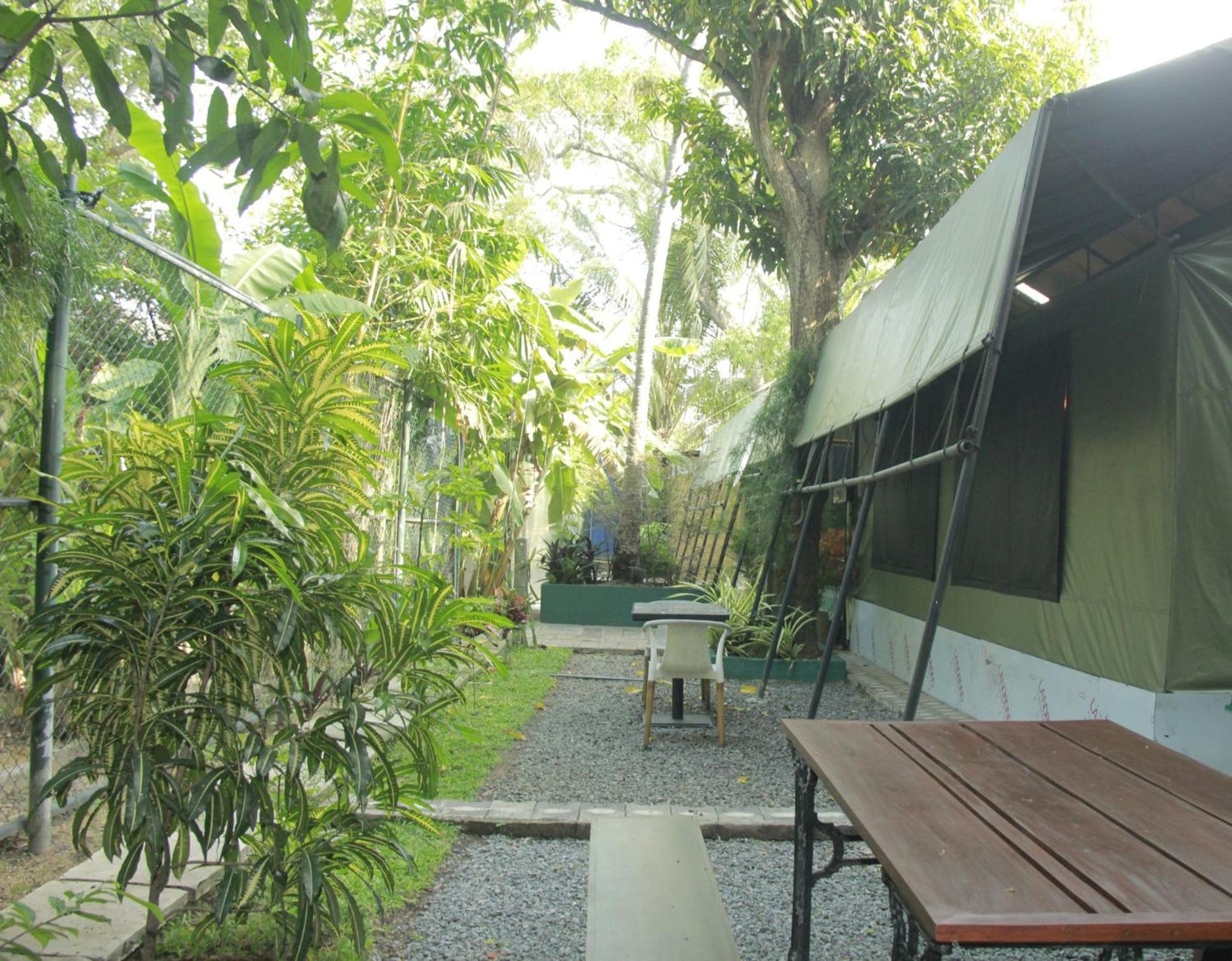 Traveler'S Haven Hostel At Colombo Intl Airport คาตุนายากา ภายนอก รูปภาพ
