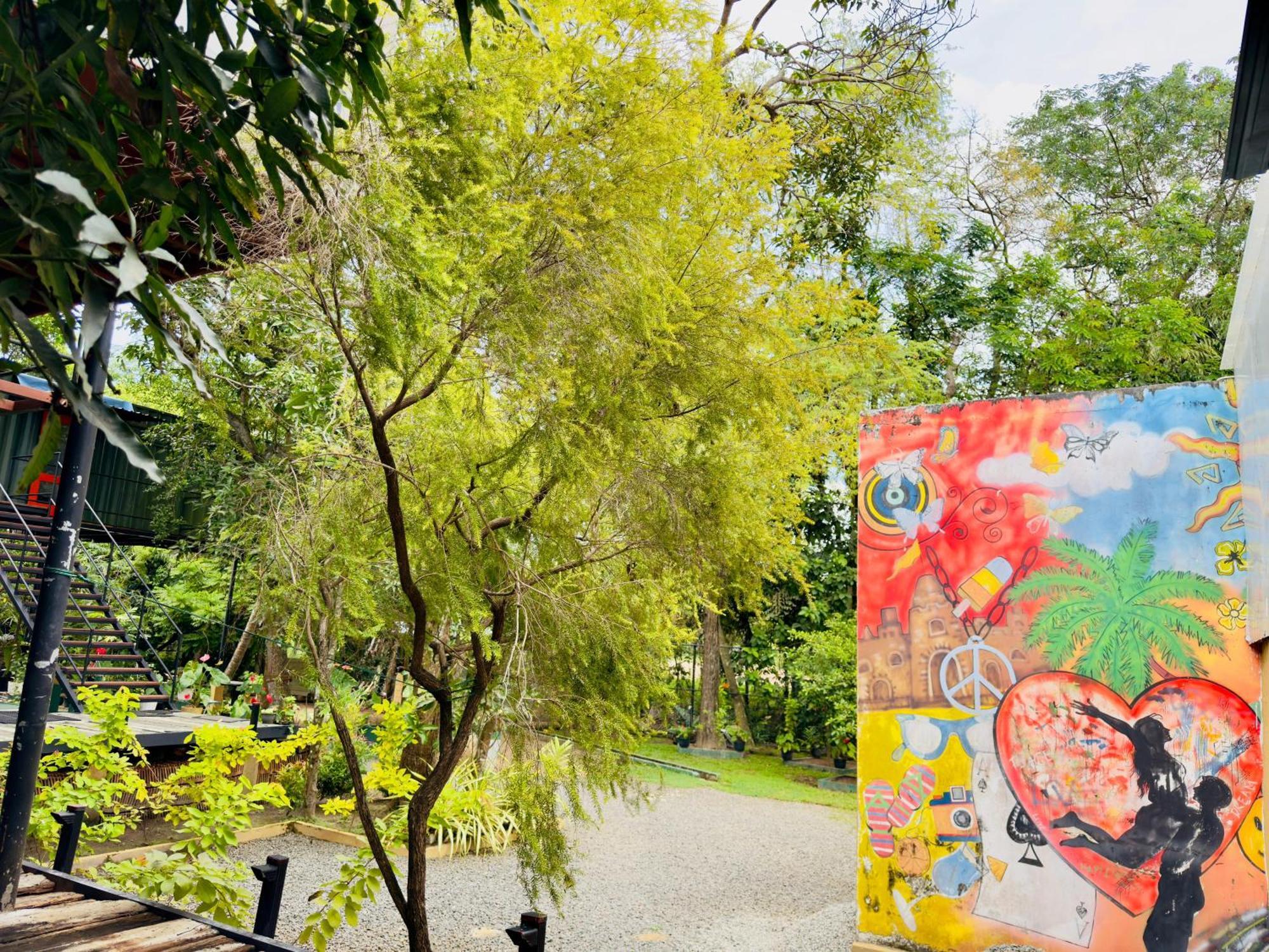 Traveler'S Haven Hostel At Colombo Intl Airport คาตุนายากา ภายนอก รูปภาพ